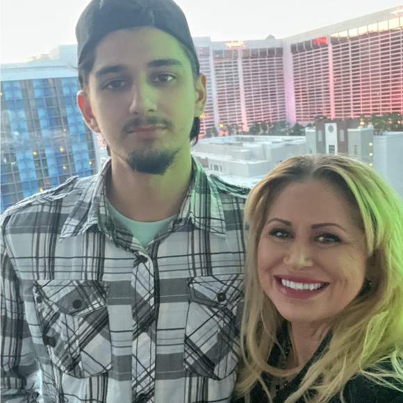 🌈Hello my Pffs 🌈trying to make time for a live show🦋Chaser🤩JS🎊REVOLVE🔥Like 💞🇺🇸 - Picture 9 of 15